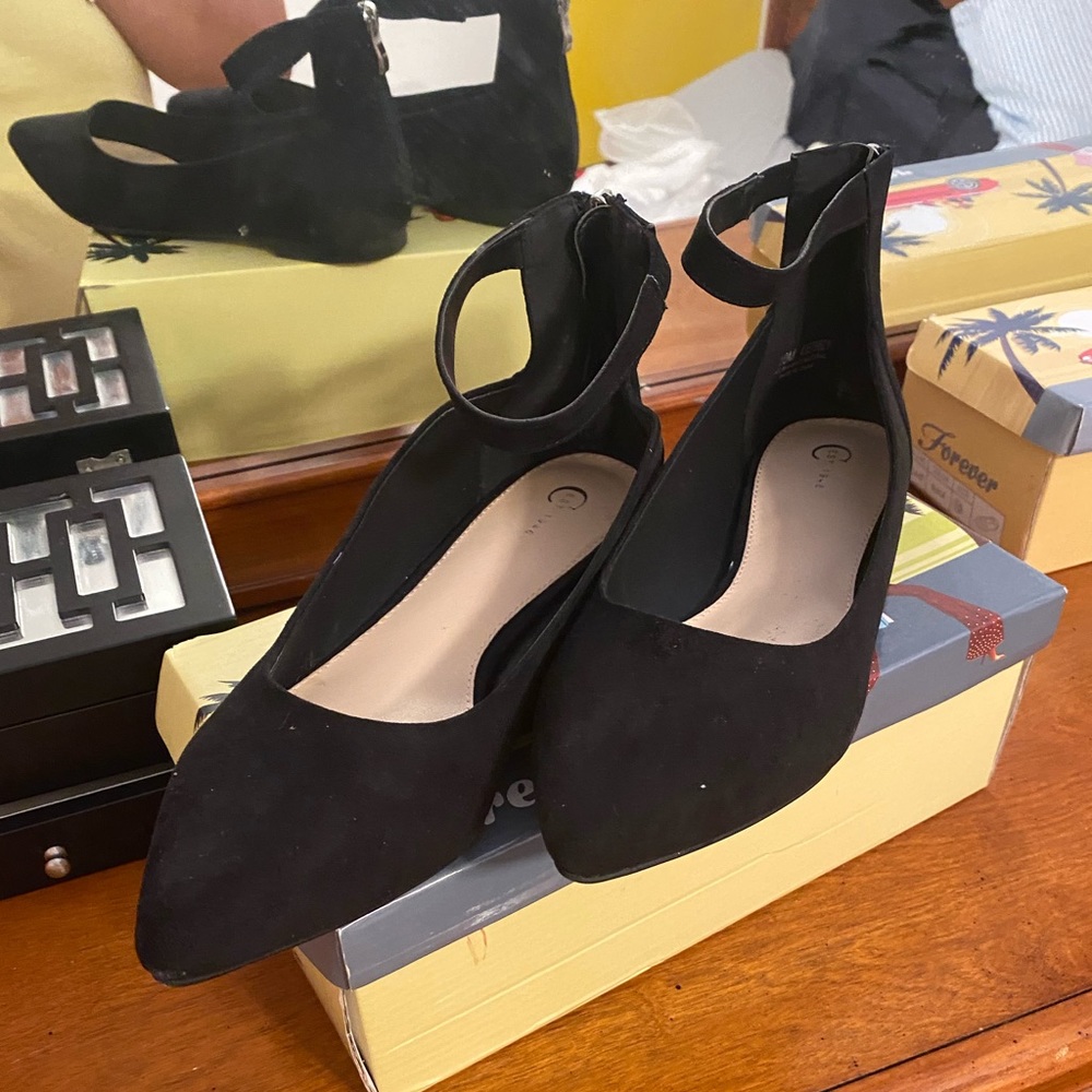 Shoes - Picture 4 of 10